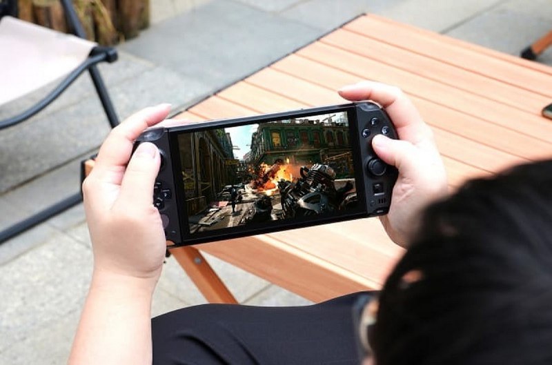 Новинка: карманный игровой ПК GPD Win 4 2025 с AMD Ryzen AI 9 HX 370