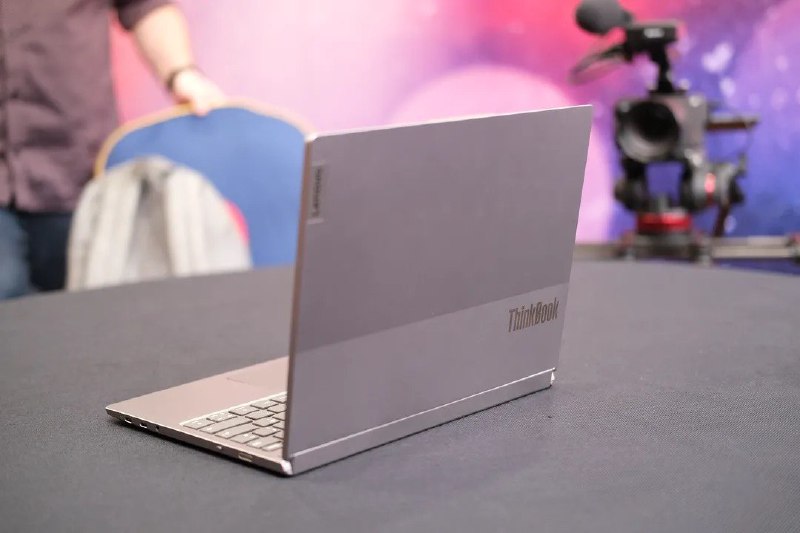 Lenovo готовит ноутбук с выдвижным экраном на 2025 год