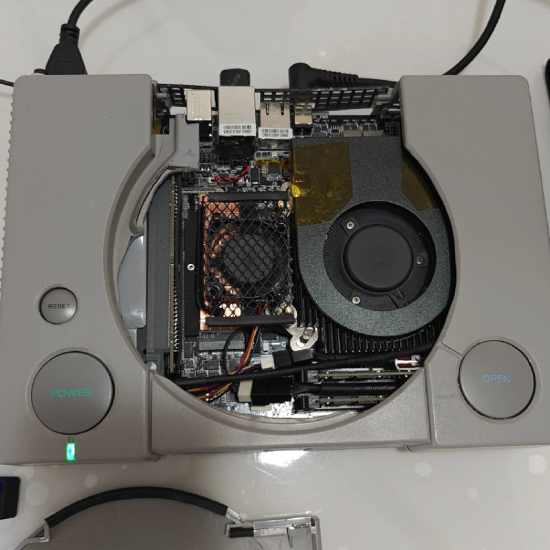 Мини-ПК в корпусе от оригинальной PlayStation: попытка создать уникальный компьютер