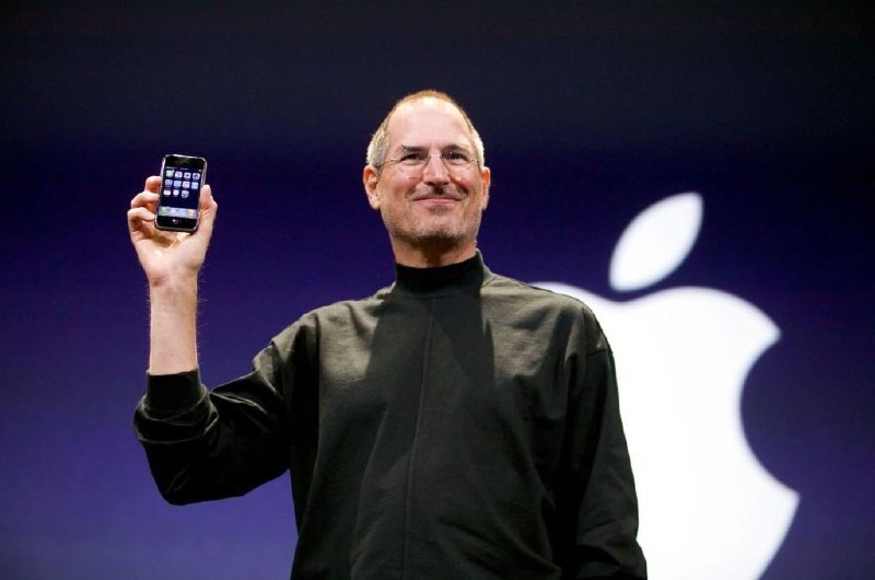 Рождение революционного iPhone: Как Стив Джобс изменил рынок смартфонов