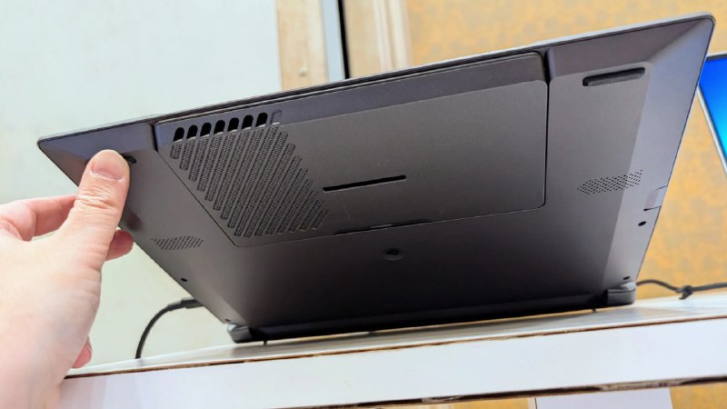 Инновации от Intel: Модульный портативный компьютер AI8A