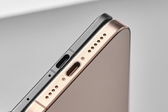 Oppo готовит к выпуску ультратонкий складной телефон