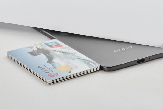 Oppo готовит к выпуску ультратонкий складной телефон