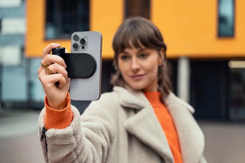 Новый аксессуар от Leica для улучшения мобильной фотографии