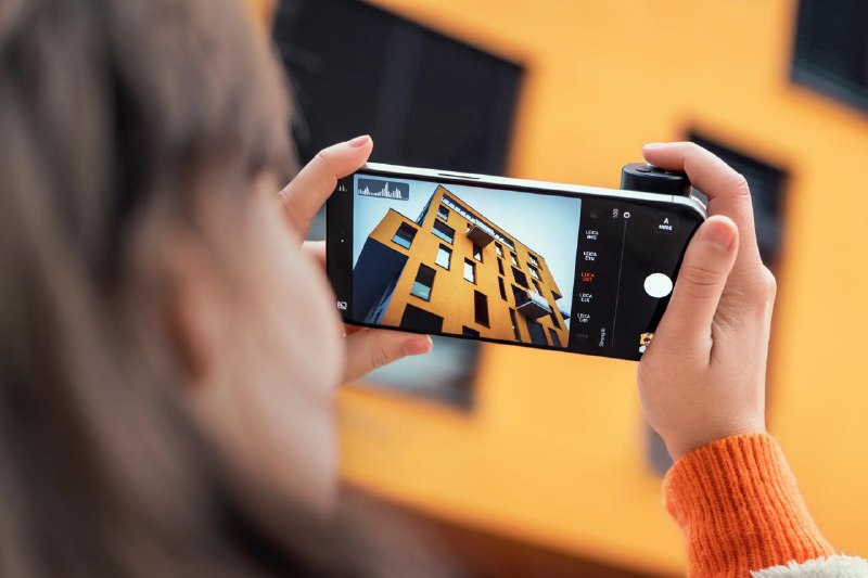 Новый аксессуар от Leica для улучшения мобильной фотографии