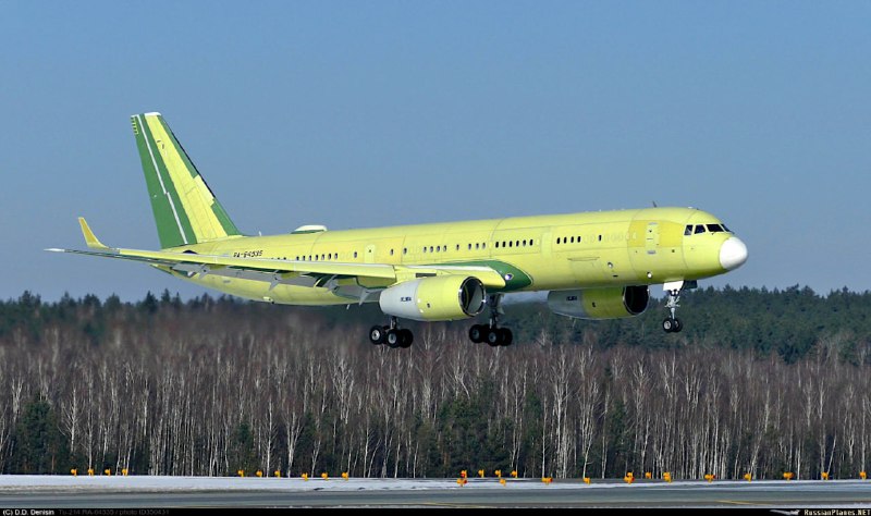 Первый самолет Ту-214 отправился на покраску