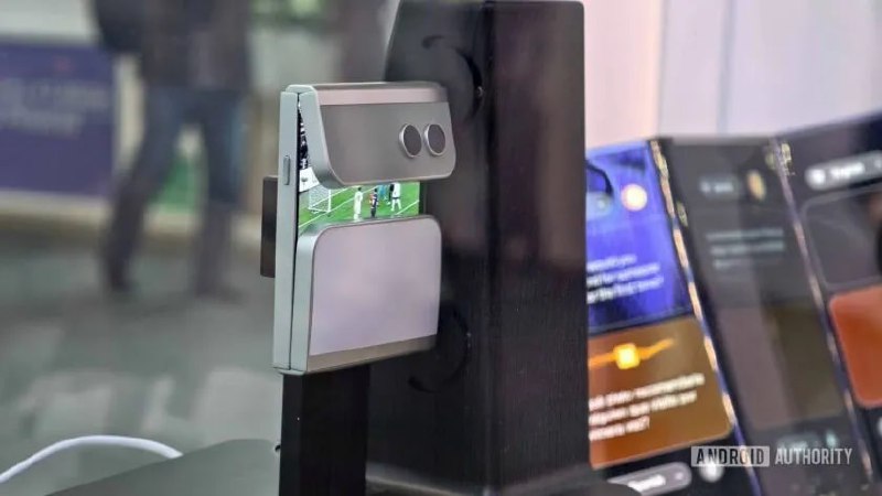 Samsung представила необычные устройства на MWC