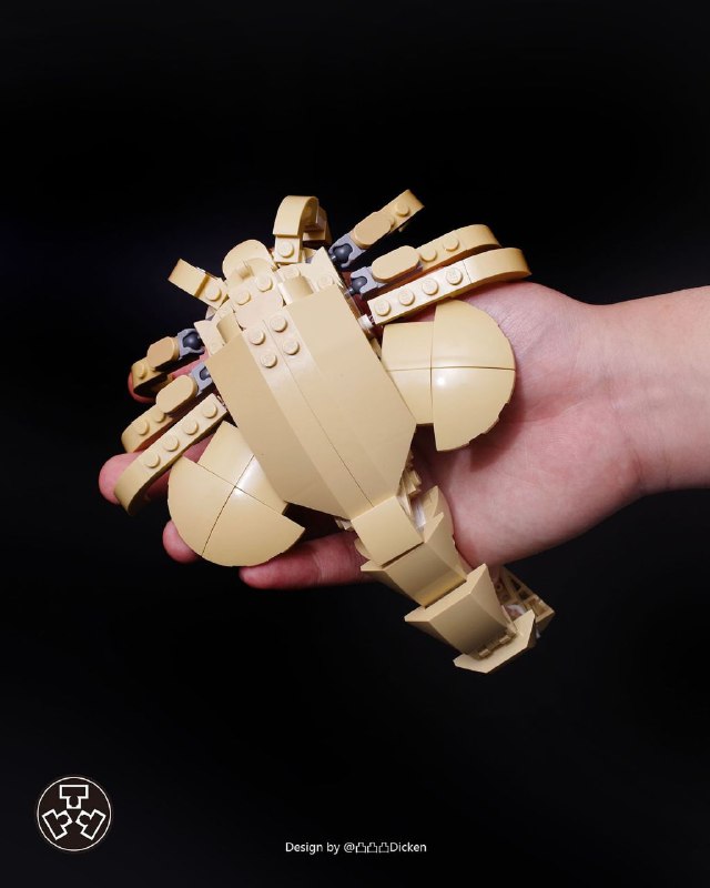 Необычный LEGO-проект: от милого кролика к лицехвату