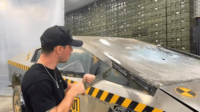 Tesla отзывает Cybertruck из-за проблем с отделкой
