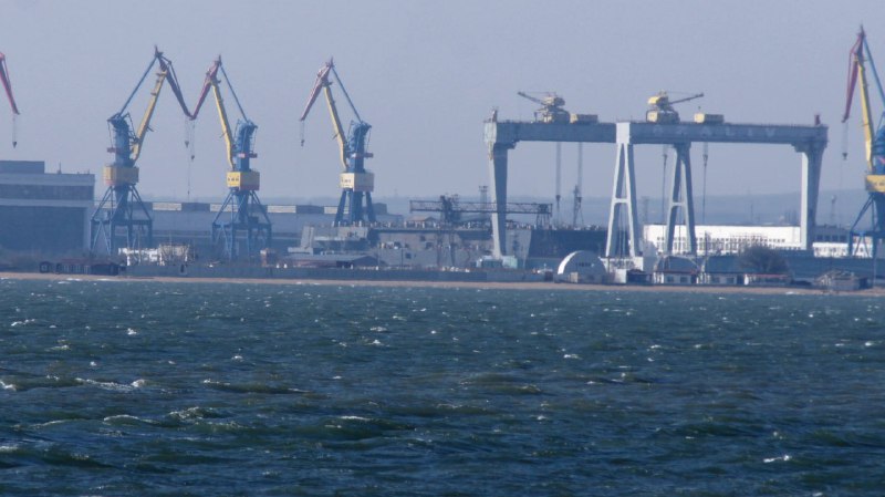 Строительство первого универсального десантного корабля в Керчи