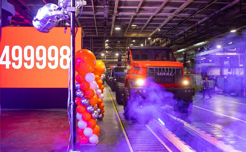 Юбилейный 1,5-миллионный автомобиль на Уральском автозаводе