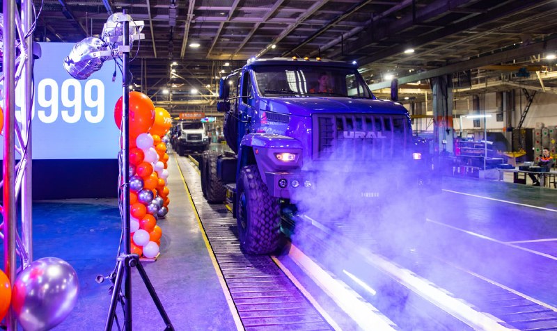 Юбилейный 1,5-миллионный автомобиль на Уральском автозаводе