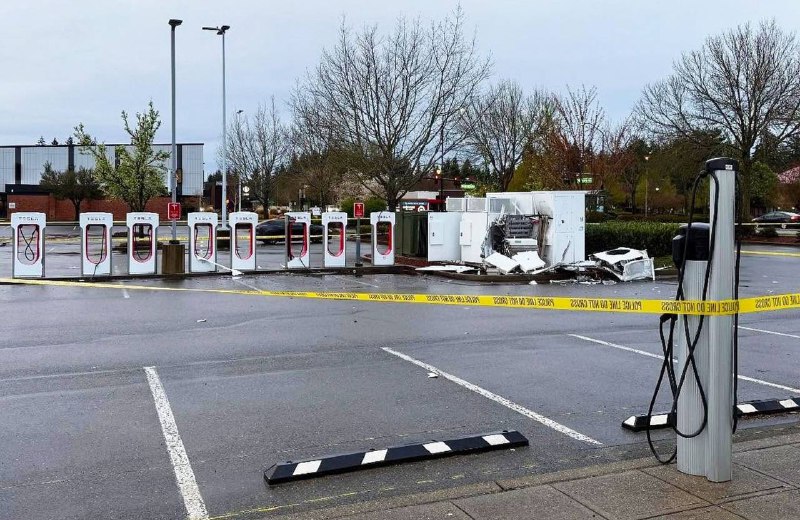 Инцидент на зарядной станции Tesla Supercharger привлек внимание ФБР