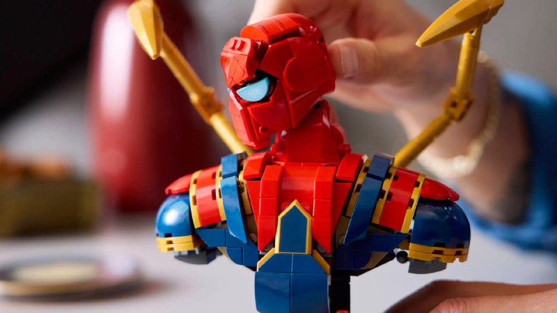 Новинки LEGO: мини-бюсты героев Marvel
