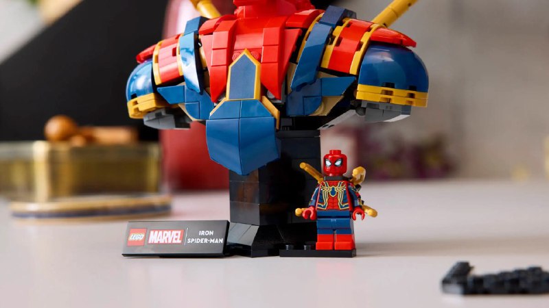 Новинки LEGO: мини-бюсты героев Marvel