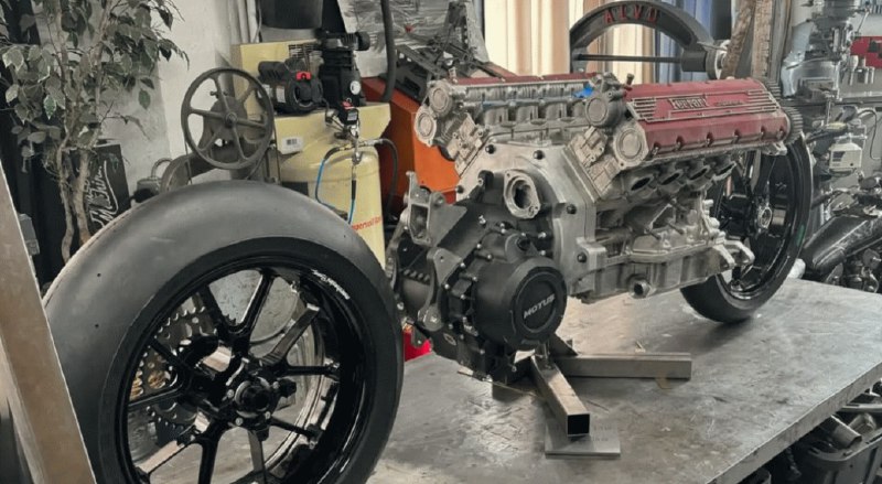 Эксклюзивный мотоцикл с двигателем Ferrari V8: уникальный проект мастера-самодельщика
