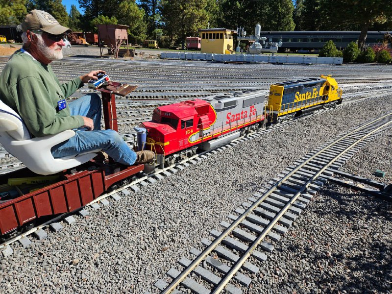 Самая крупная модель железной дороги в мире: Train Mountain Railroad