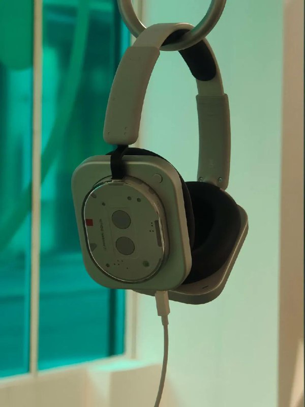 Первые фотографии и детали новых наушников Nothing Headphone (1) перед презентацией