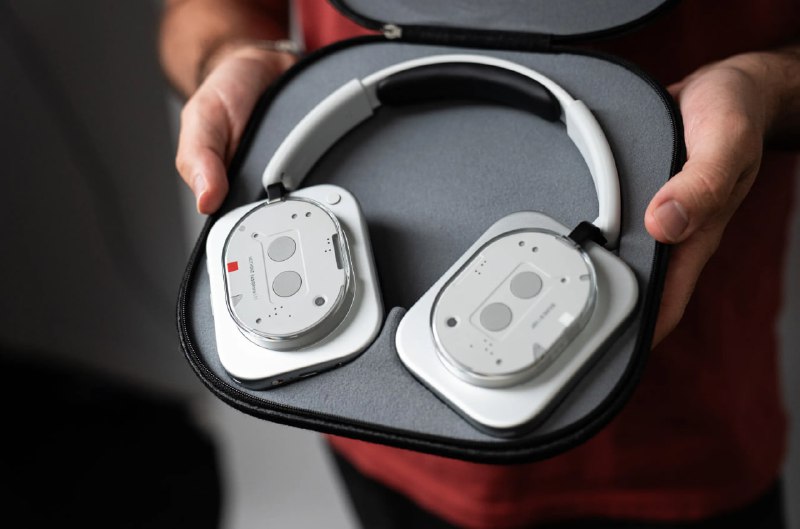 Nothing представила новый флагманский смартфон Phone 3 и первые наушники Headphone 1