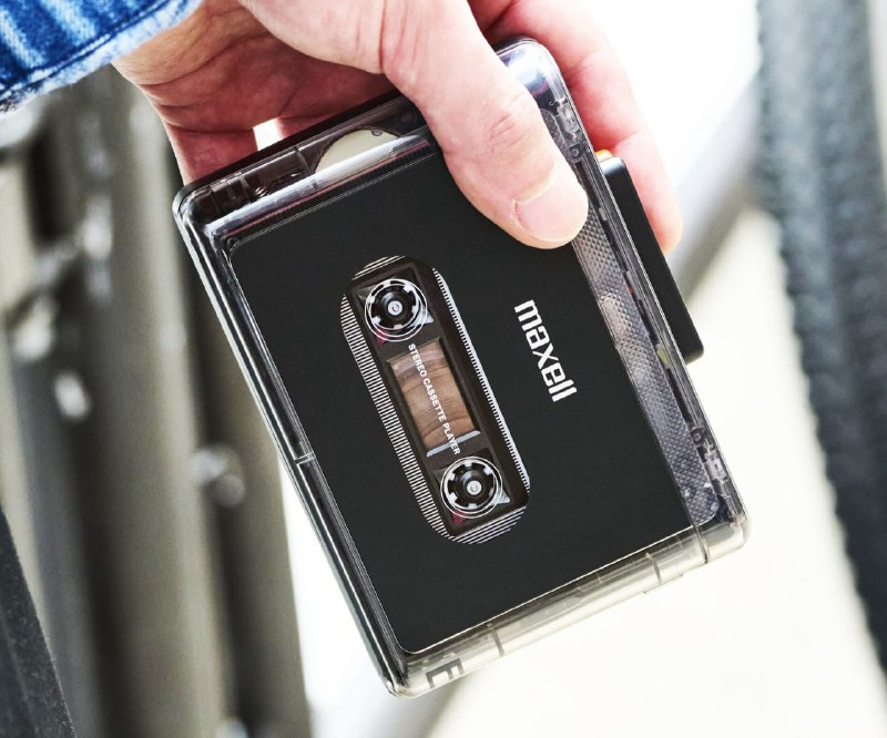 Компания Maxell выпустила ретро-кассетный плеер с современными функциями