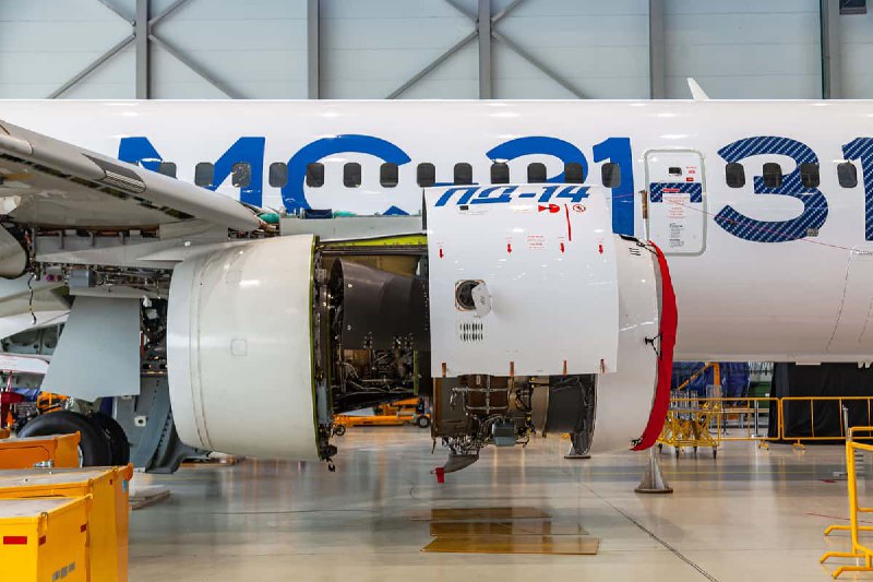 Испытания российского пассажирского самолета МС-21-310 с новой электроникой