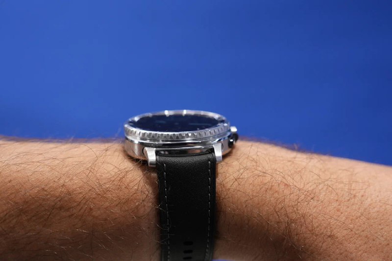 Samsung представила новые умные часы Galaxy Watch с вращающимся безелем и расширенными возможностями