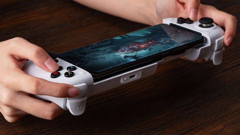 Обновленная версия игрового контроллера для мобильных устройств с поддержкой Xbox и iPhone