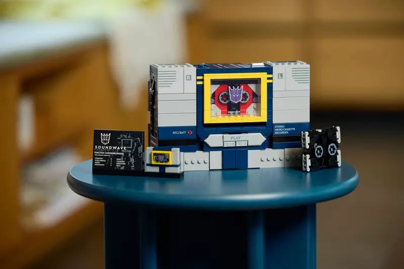 LEGO представила детализированный набор с трансформирующимся Soundwave из Трансформеров