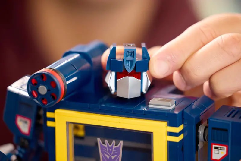 LEGO представила детализированный набор с трансформирующимся Soundwave из Трансформеров